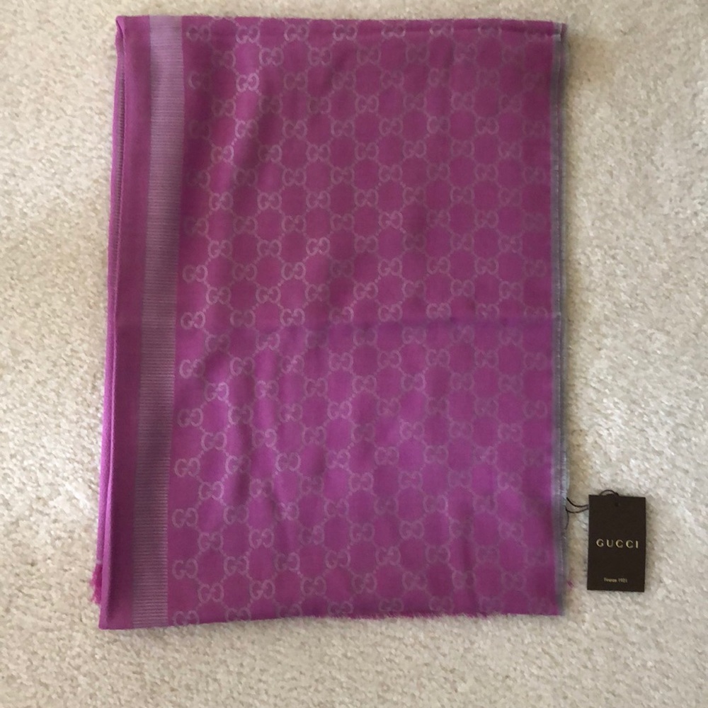 Gucci Wool & Silk Wrap/Scarf. Fuchsia/Gray. New!
